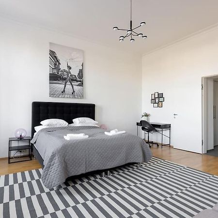 Franz 24 - Typical Viennese Apartment In The Heart Of Vienna Exterior photo