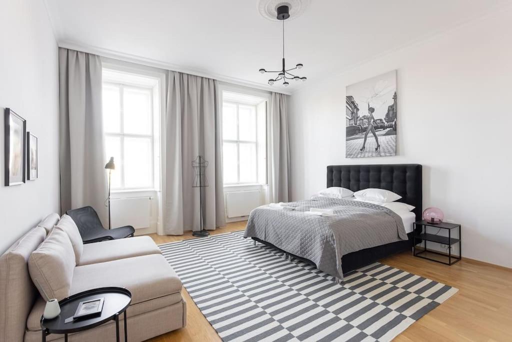 Franz 24 - Typical Viennese Apartment In The Heart Of Vienna Exterior photo