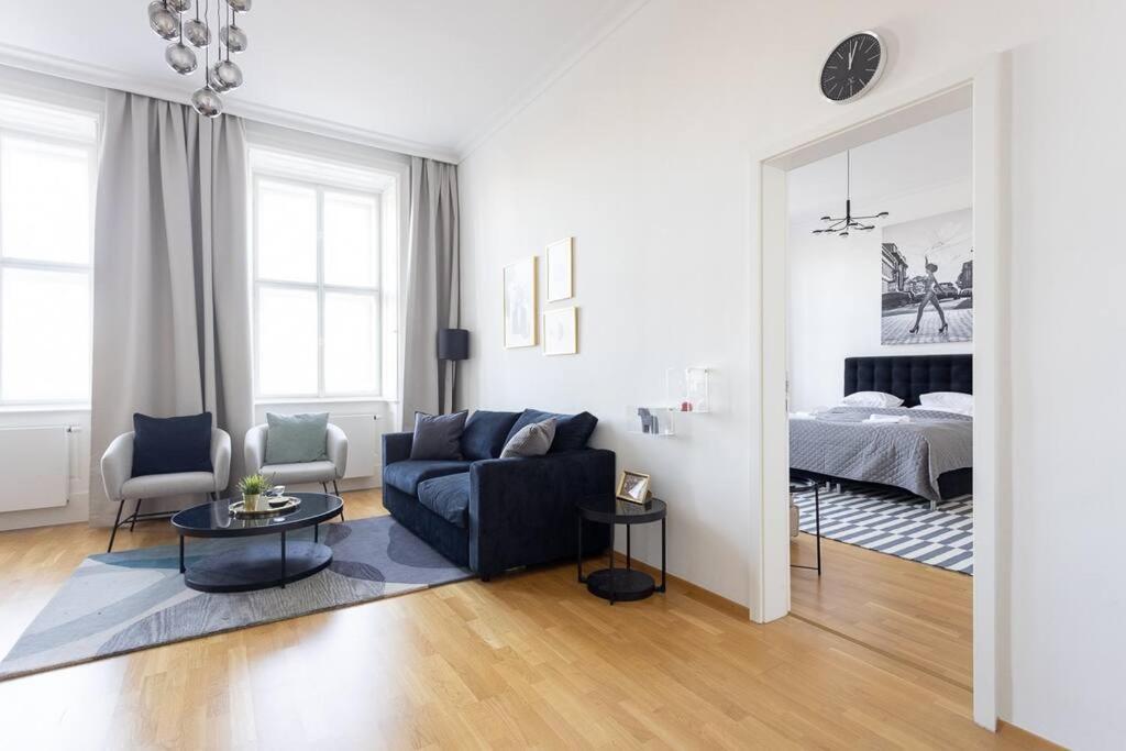 Franz 24 - Typical Viennese Apartment In The Heart Of Vienna Exterior photo