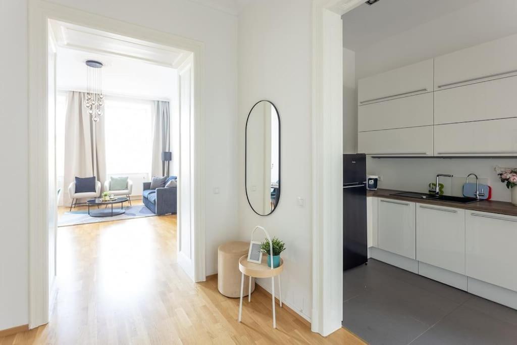 Franz 24 - Typical Viennese Apartment In The Heart Of Vienna Exterior photo